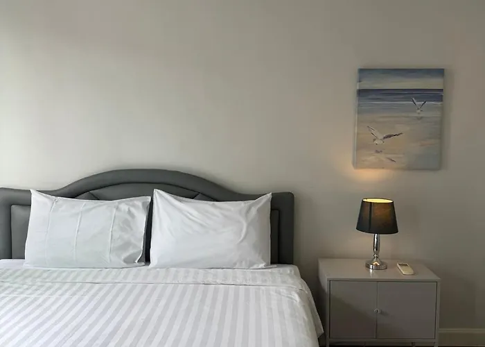 Entire 3bedroom Townhome, Shared Swimming Pool In Sukhumvit, 2904