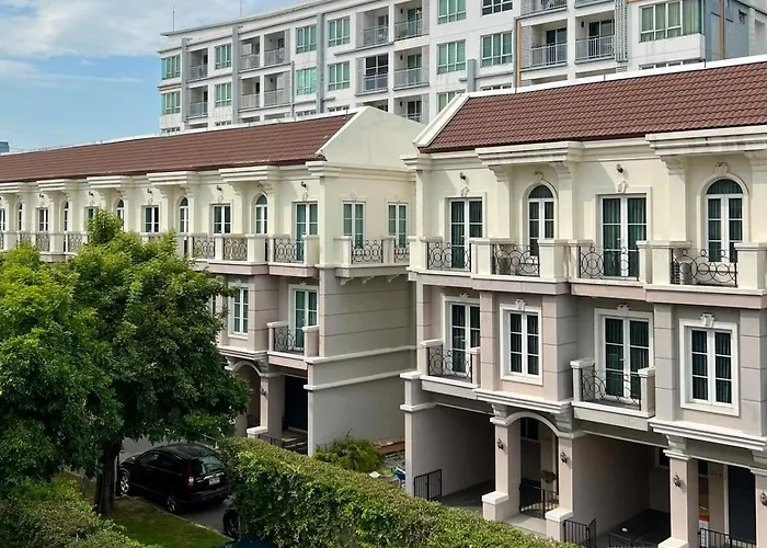 Entire 3bedroom Townhome, Shared Swimming Pool In Sukhumvit, 2904 度假居 *
