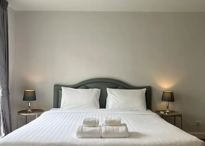 Entire 3bedroom Townhome, Shared Swimming Pool In Sukhumvit, 2904